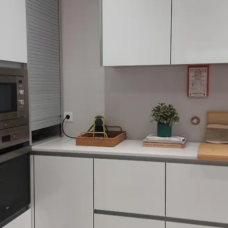 B - 4min Walk From Beach, Terrace Apartment Barra