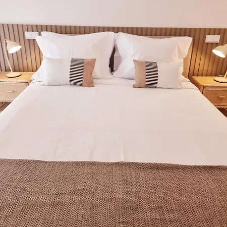 B - 4min Walk From Beach, Terrace Apartment Barra