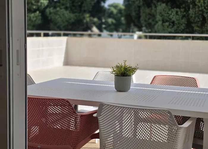 Appartamento B - 4min Walk From Beach, Terrace